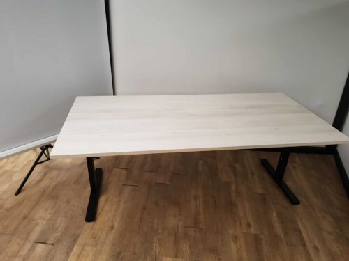 Vergadertafel Easy licht essen