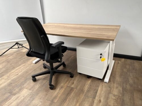 Bureau T-line gebruikt frame nieuw blad