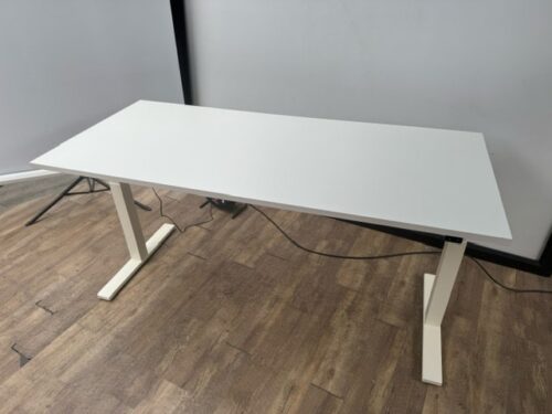 Matrix click zit-sta bureau markant wit
