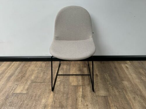 Licht grijze B&T design stoel