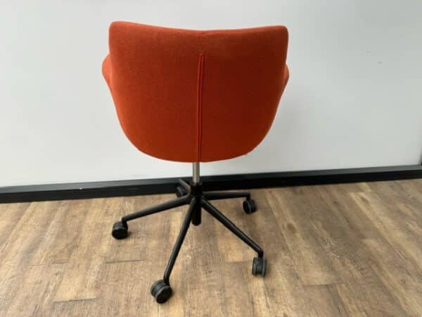 B&T design kuipstoel oranje rood