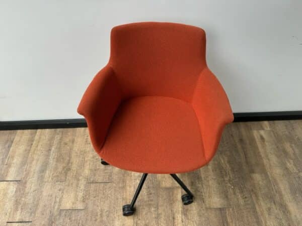 B&T design kuipstoel oranje rood