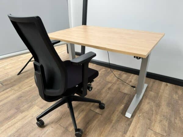 Zit-sta bureau enkel motor aluminium