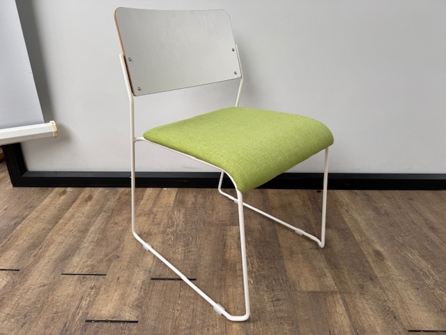 Stapelbare stoelen groen geel