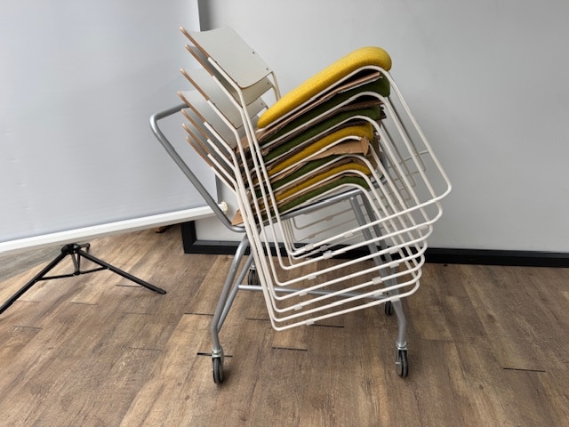 Stapelbare stoelen groen geel