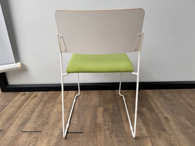 Stapelbare stoelen groen geel