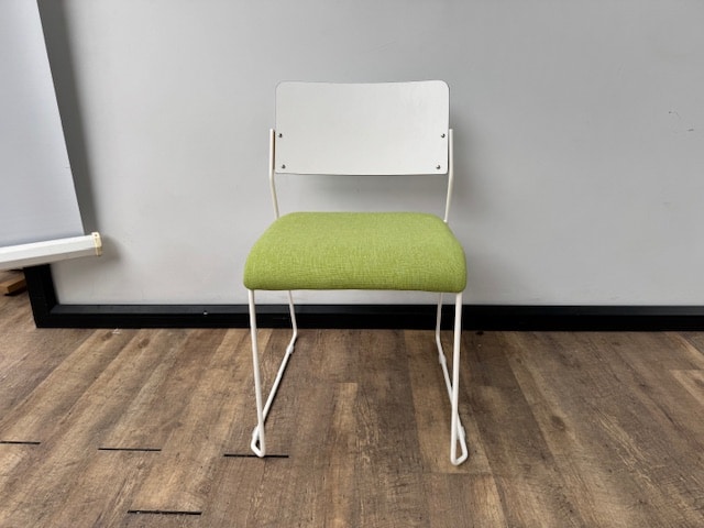 Stapelbare stoelen groen geel
