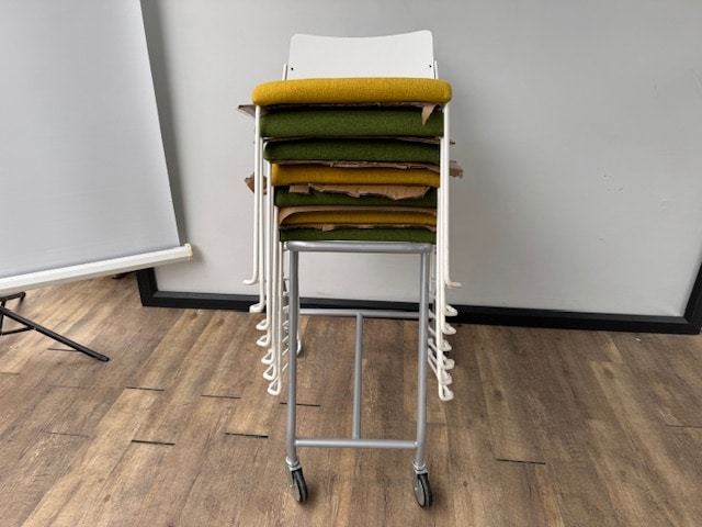 Stapelbare stoelen groen geel