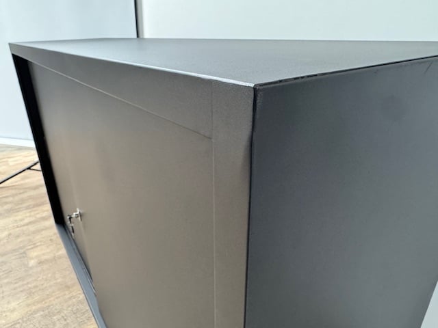 B-keus metalen schuifdeurkast zwart