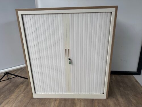Witte roldeurkast met halifax ombouw