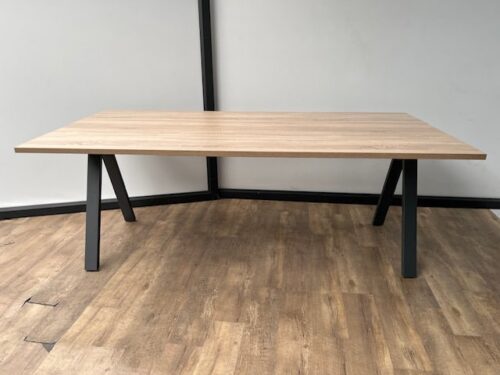 Vergadertafel met antracieten V-poot