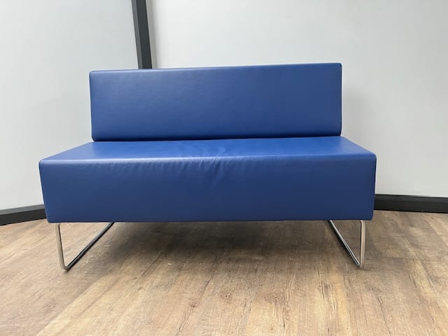 Blauwe bank Pedrali