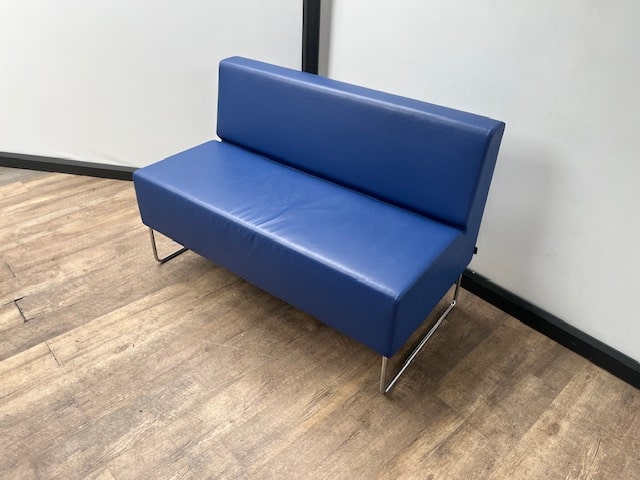 Blauwe bank Pedrali