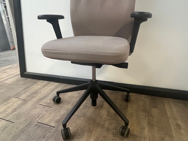 Vitra ID Trim bureaustoel (roze)