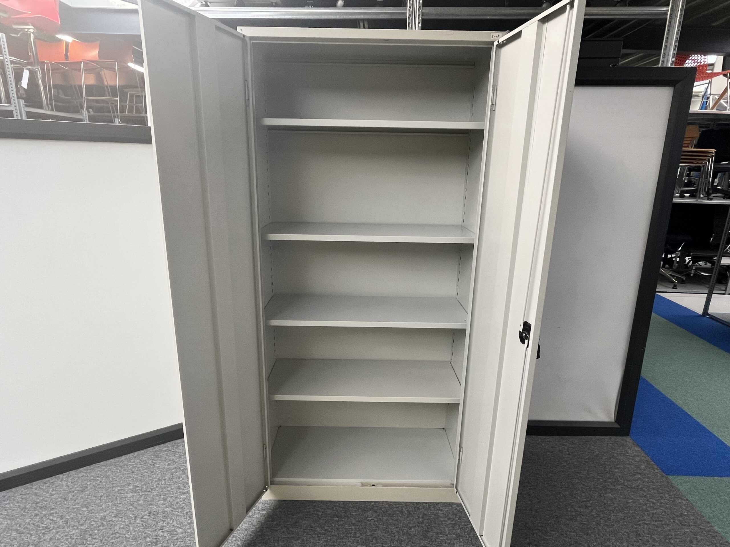 Draaideurkast van 194,5x92x42 cm (2 sleutels)