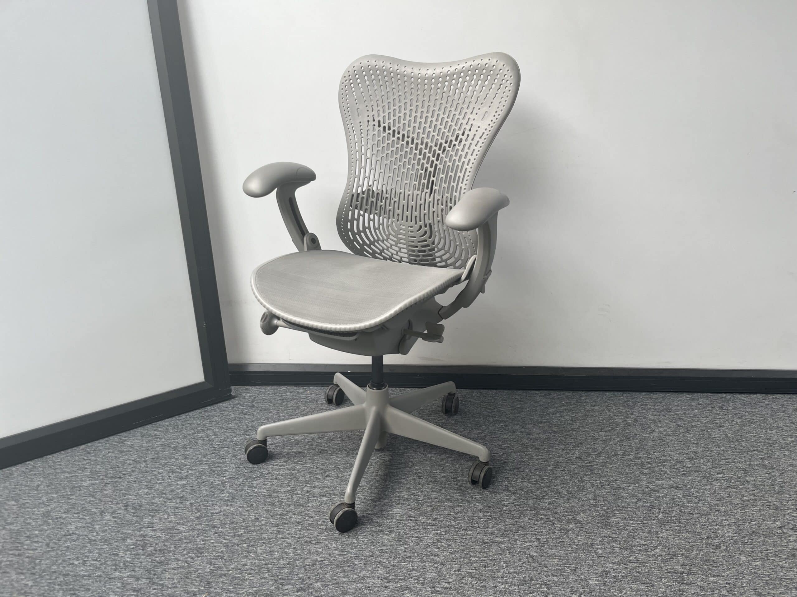 Herman Miller (Mirra) (licht grijs) - B00087