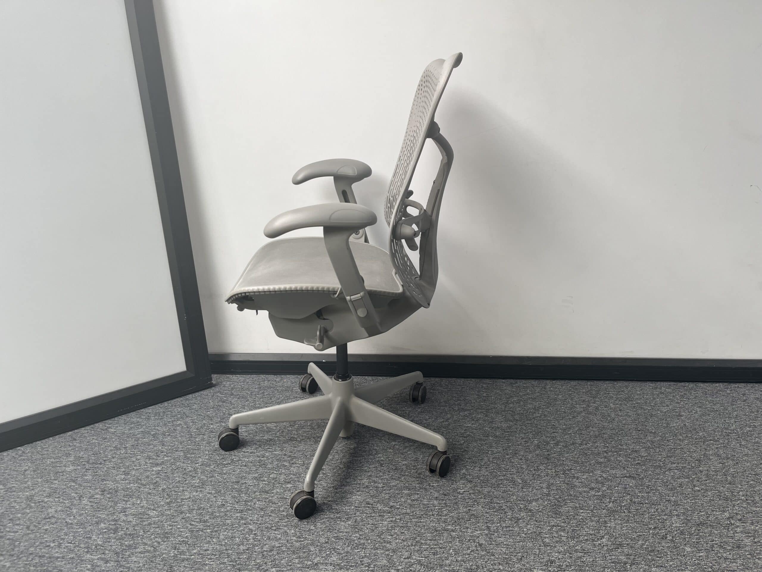 Herman Miller (Mirra) (licht grijs) - B00087