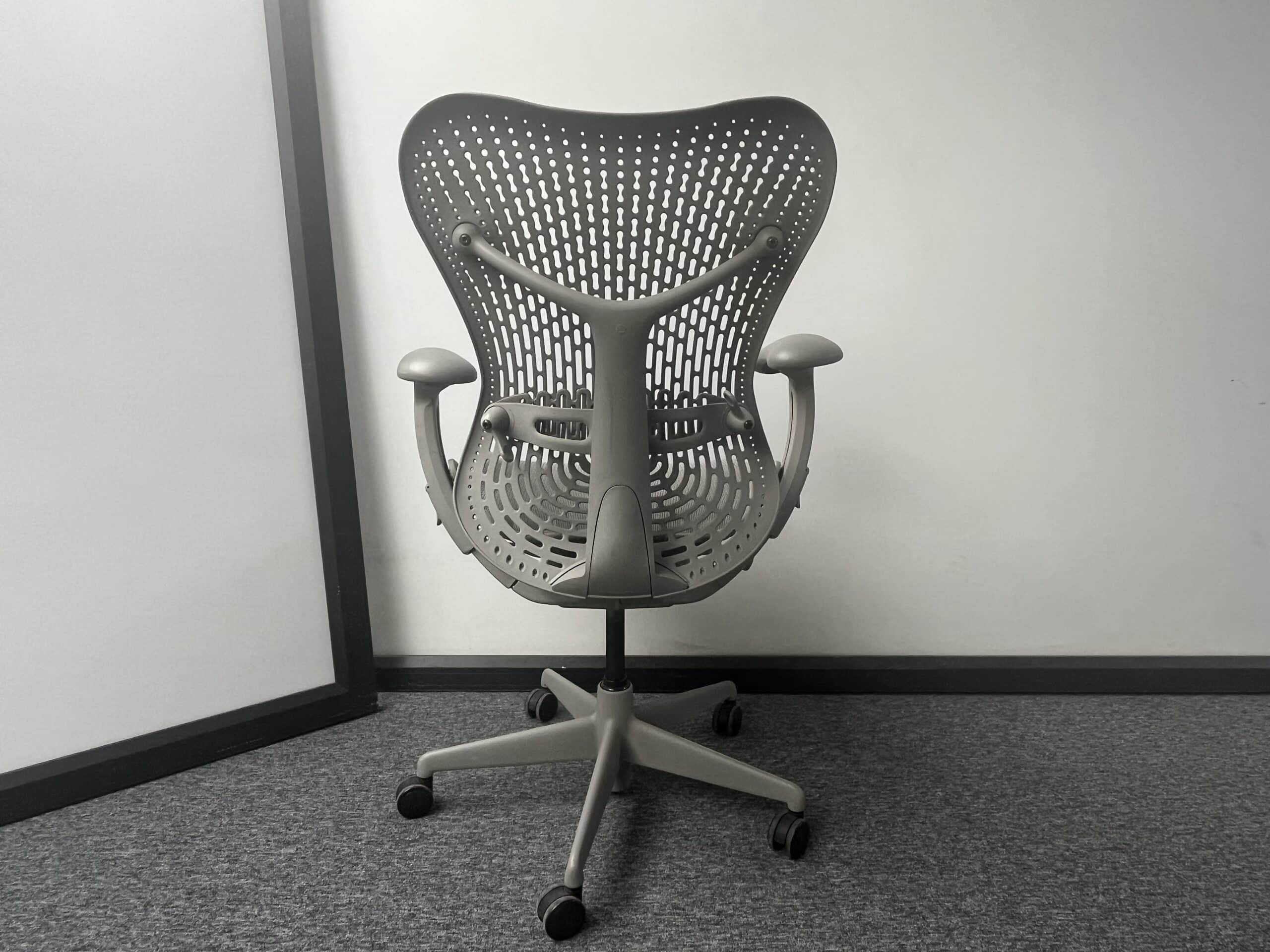 Herman Miller (Mirra) (licht grijs) - B00087