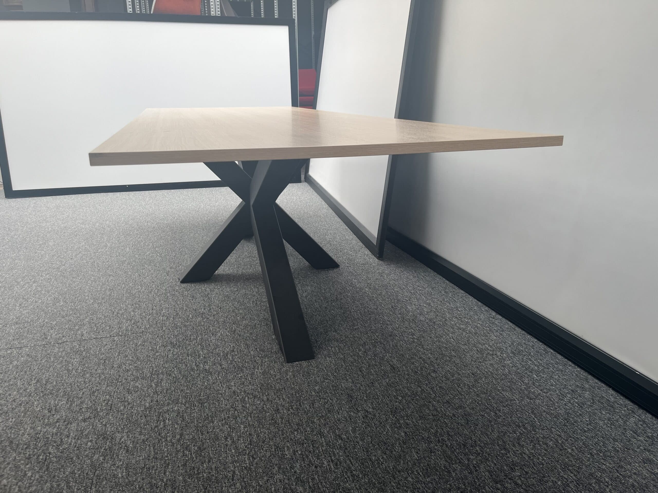 Deensovale vergadertafel x-poot (280x100) - T00144