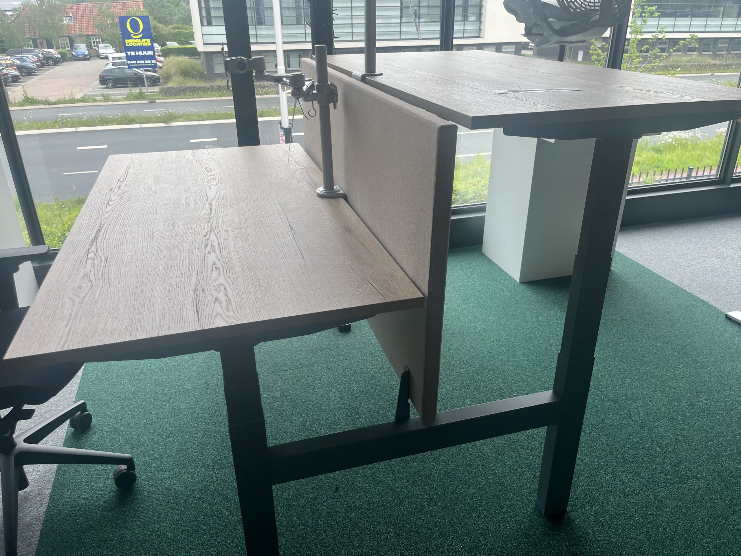 Elektrisch duo zit-sta bureau (aluminium) +wandje - BUR00167