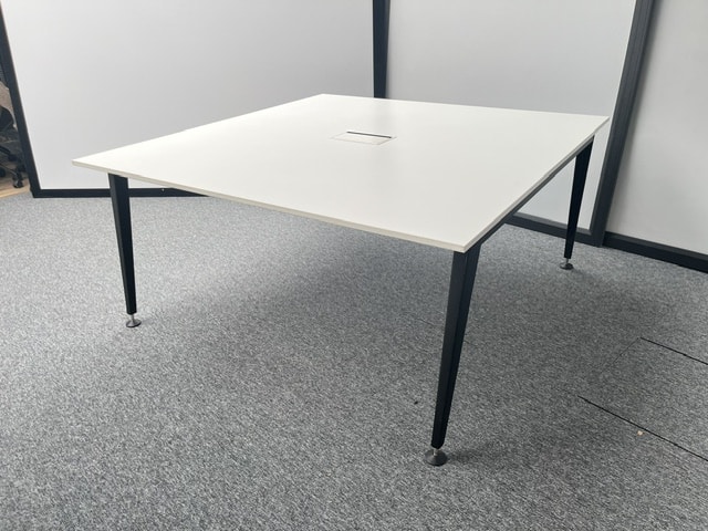 Vergadertafel 160x160 (Sedus)