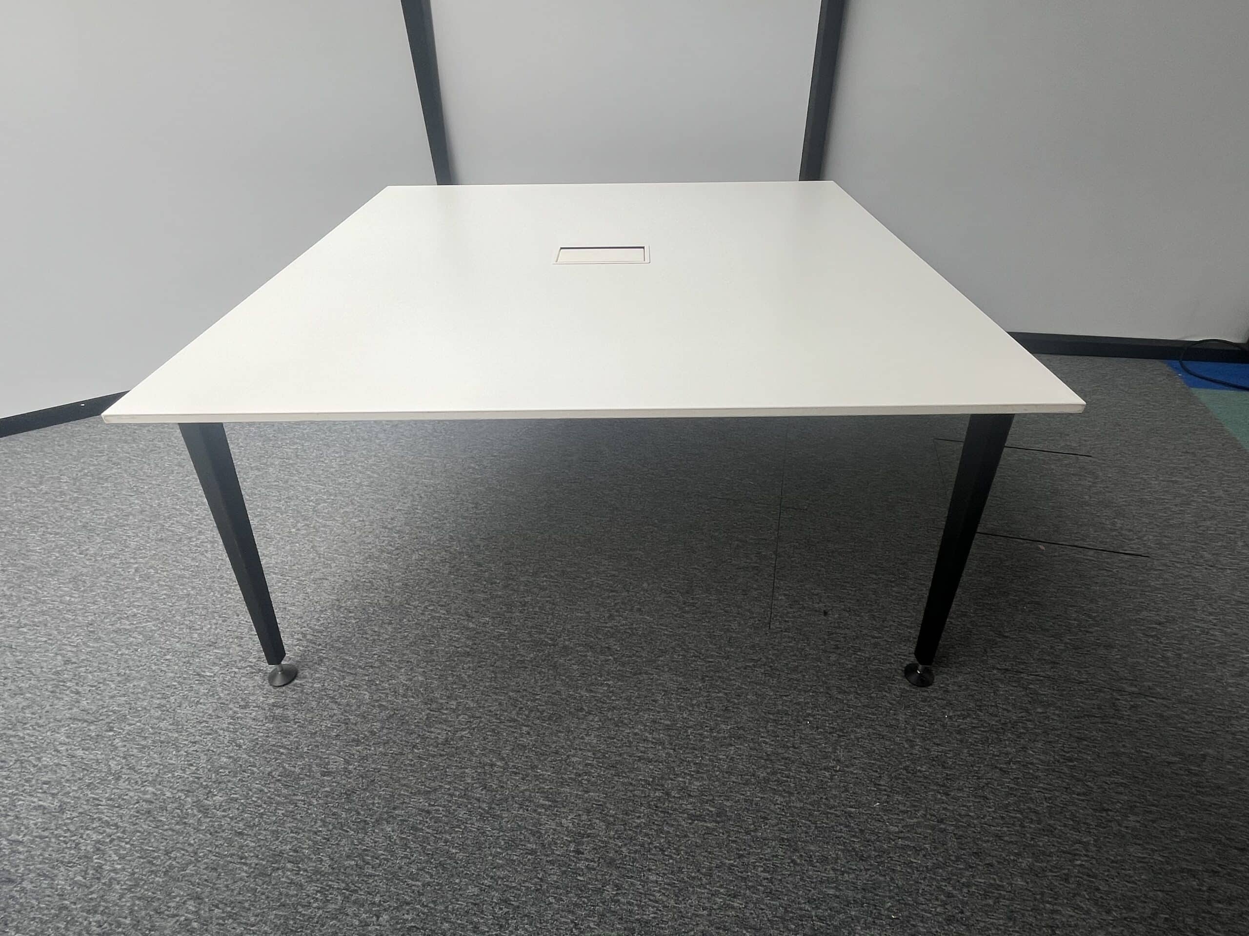 Vergadertafel 160x160 (Sedus)
